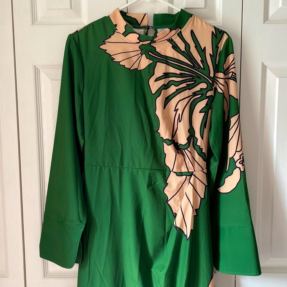 NWOT, Elegant Green long sleeve dress, Size M (6)